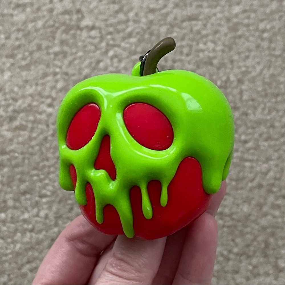 Bath & Body Works Disney Villains Poison Apple Glow-In-The-Dark PocketBac Holder - Picture 11 of 16